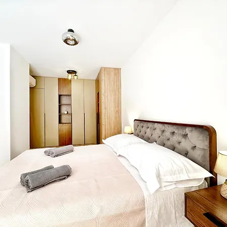 Iii Apartamento *